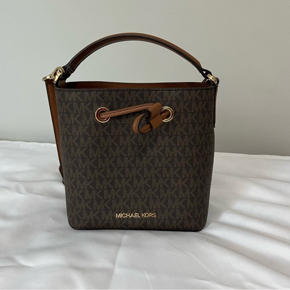 🟡 Michael Kors Suri Small Logo Crossbody Bag - Picture 2 of 4